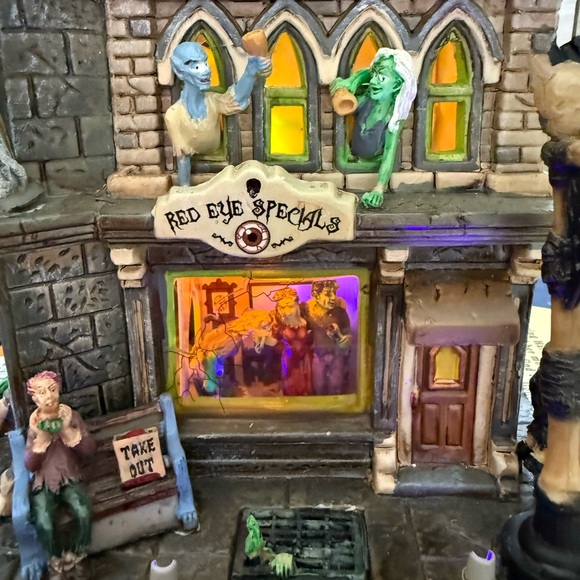 Lemax Retired Spooky Town Zombie's Cafe - 2006 Halloween Village   #65346 - Picture 5 of 10